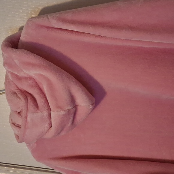 NY Threads Plushy Pink Hooded Bathrobe Cozy Pockets Belted Sz XL - Picture 4 of 10